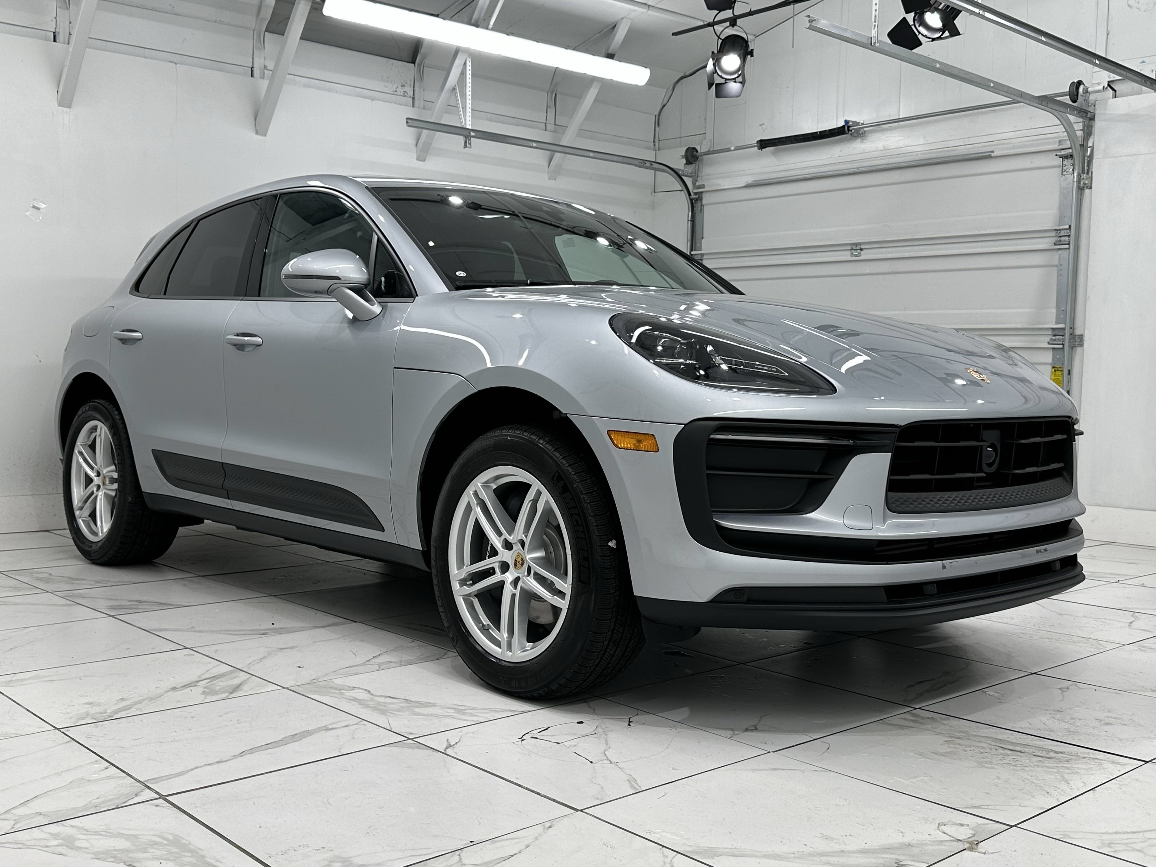 Used 2025 Porsche Macan AWD/4WD image 10