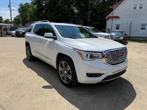 Used 2017 GMC Acadia Denali w/ Technology Package FWD image 5