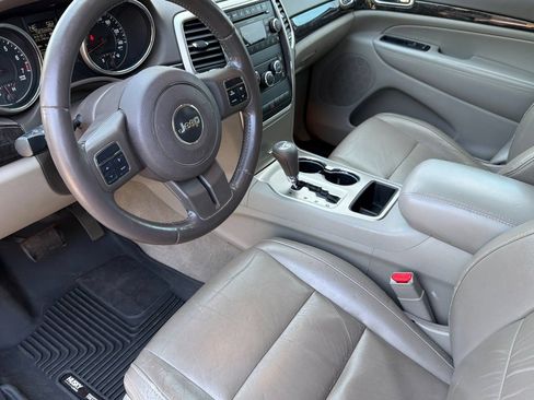 Used 2011 Jeep Grand Cherokee Laredo AWD/4WD image 10