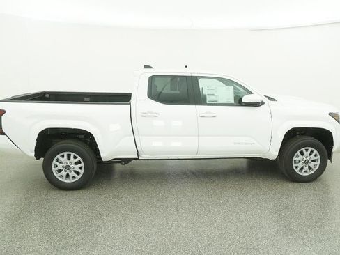 New 2025 Toyota Tacoma SR5 image 11