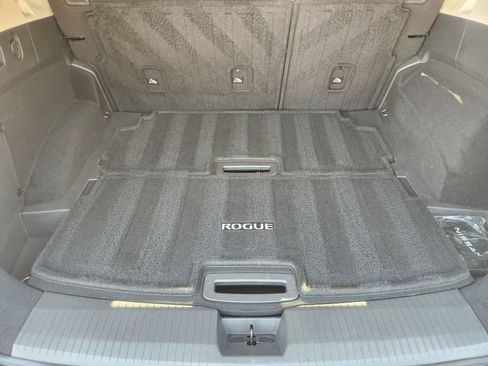 Used 2023 Nissan Rogue Platinum FWD image 29