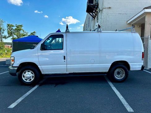 Used 2014 Ford E-250 and Econoline 250 w/ Power Group RWD image 2