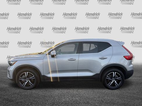Certified 2025 Volvo XC40 B5 Core image 7