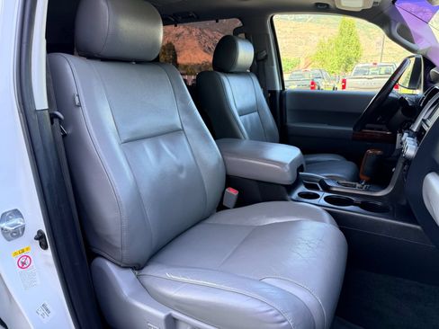 Used 2018 Toyota Sequoia Platinum w/ Carpet Mat Package AWD/4WD image 26