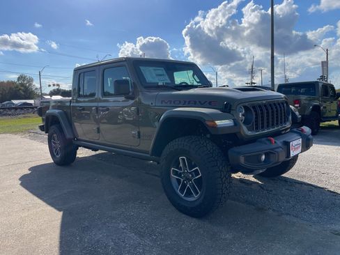 New 2025 Jeep Gladiator Mojave w/ Convenience Group image 9