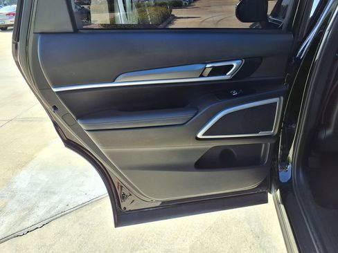 Used 2021 Kia Telluride LX FWD image 18