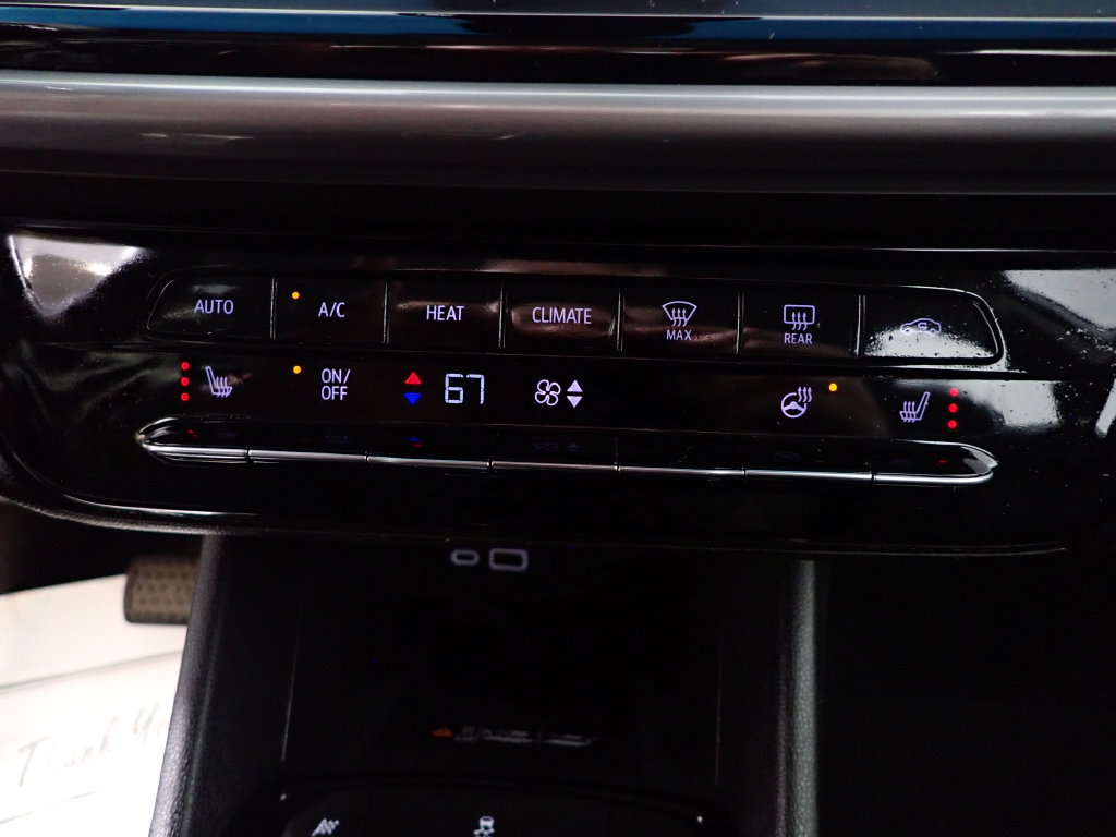 Used 2022 Chevrolet Bolt LT w/ Infotainment Package FWD image 7