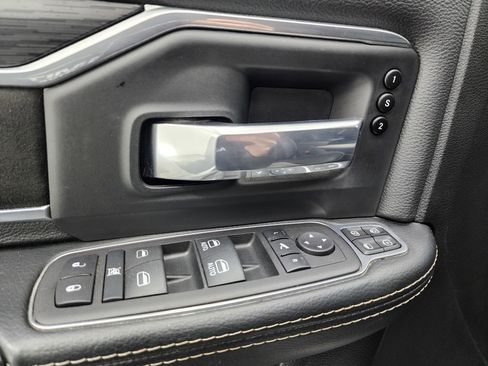 Used 2024 RAM 2500 Laramie w/ Night Edition image 38