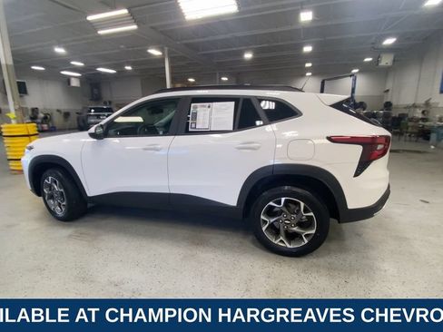 Used 2024 Chevrolet Trax LT w/ Driver Confidence Package FWD image 7