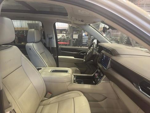 Used 2022 GMC Yukon Denali w/ Denali Premium Package AWD/4WD image 14