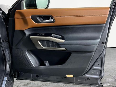 Certified 2022 Nissan Pathfinder Platinum AWD/4WD image 29