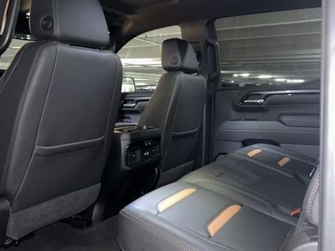 Used 2025 GMC Sierra 1500 AT4 image 9
