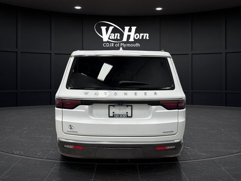 Used 2022 Jeep Wagoneer Series III w/ Premium Group I AWD/4WD image 6