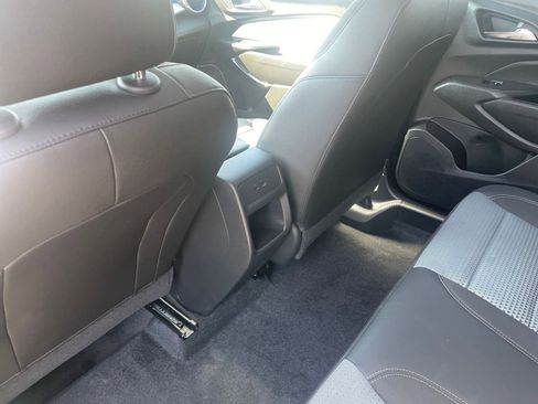 Used 2025 Chevrolet Trax LT w/ LT Convenience Package image 24