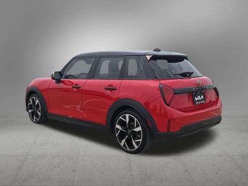 Used 2025 MINI Cooper 4-Door Hardtop FWD image 4