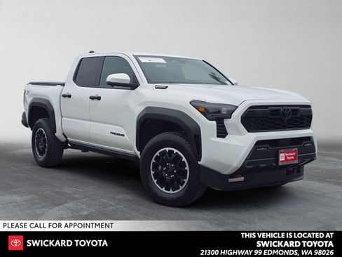 Certified 2025 Toyota Tacoma TRD Off-Road AWD/4WD image 1