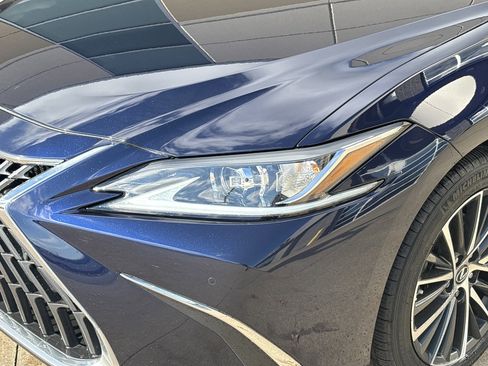 Certified 2025 Lexus ES 350 w/ Premium Package image 6