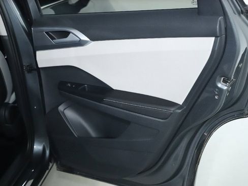 Certified 2025 Volkswagen Taos SE w/ Panoramic Sunroof Package image 32