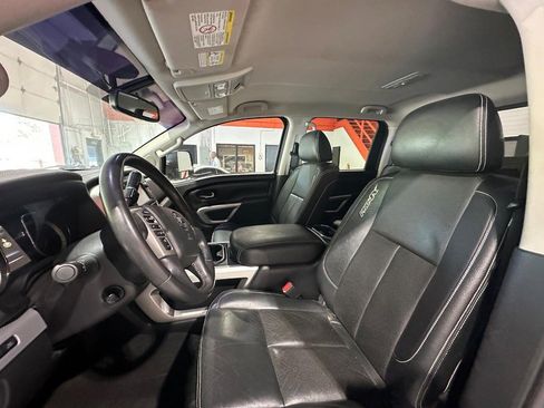 Used 2018 Nissan Titan PRO-4X w/ Pro-4x Convenience Package image 17