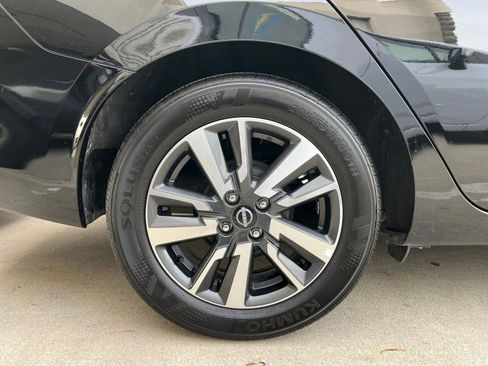 Used 2025 Nissan Versa SV image 30