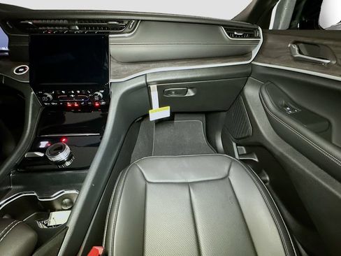 New 2025 Jeep Grand Cherokee Limited w/ Luxury Tech Group II AWD/4WD image 26
