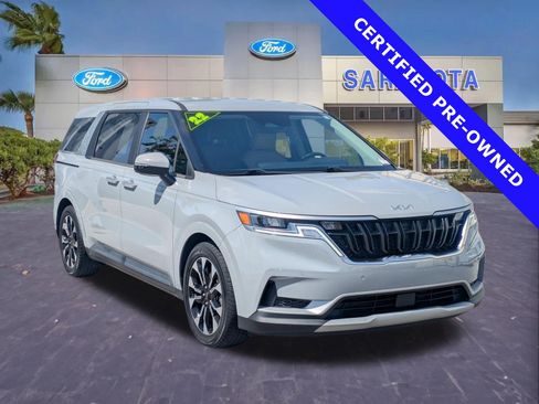 Used 2022 Kia Carnival EX FWD image 1