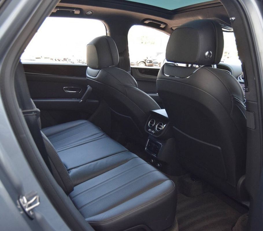 Used 2019 Bentley Bentayga AWD/4WD image 38