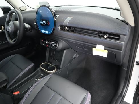 Certified 2025 MINI Cooper 2-Door Hardtop image 20