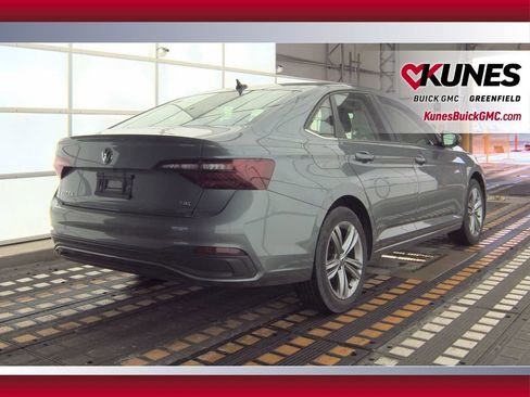 Used 2024 Volkswagen Jetta SE image 19