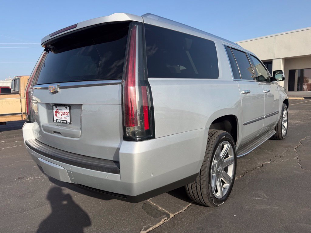 Used 2017 Cadillac Escalade ESV Luxury AWD/4WD image 3