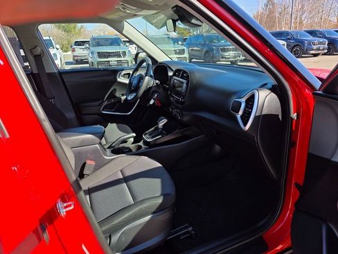Certified 2025 Kia Soul LX w/ LX Technology Package image 11