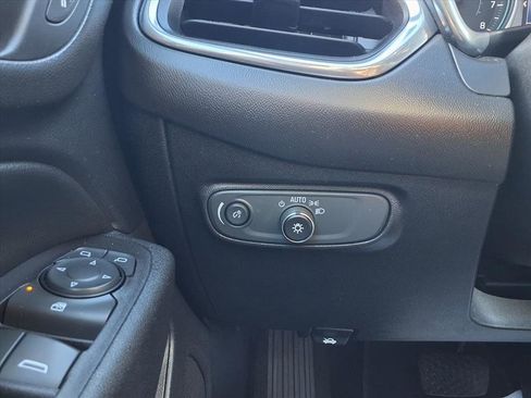 Used 2019 Chevrolet Equinox LT image 14