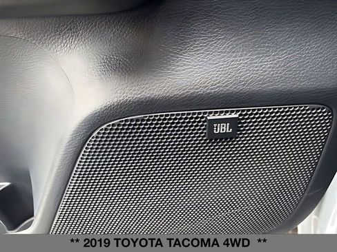 Used 2019 Toyota Tacoma TRD Off-Road image 14