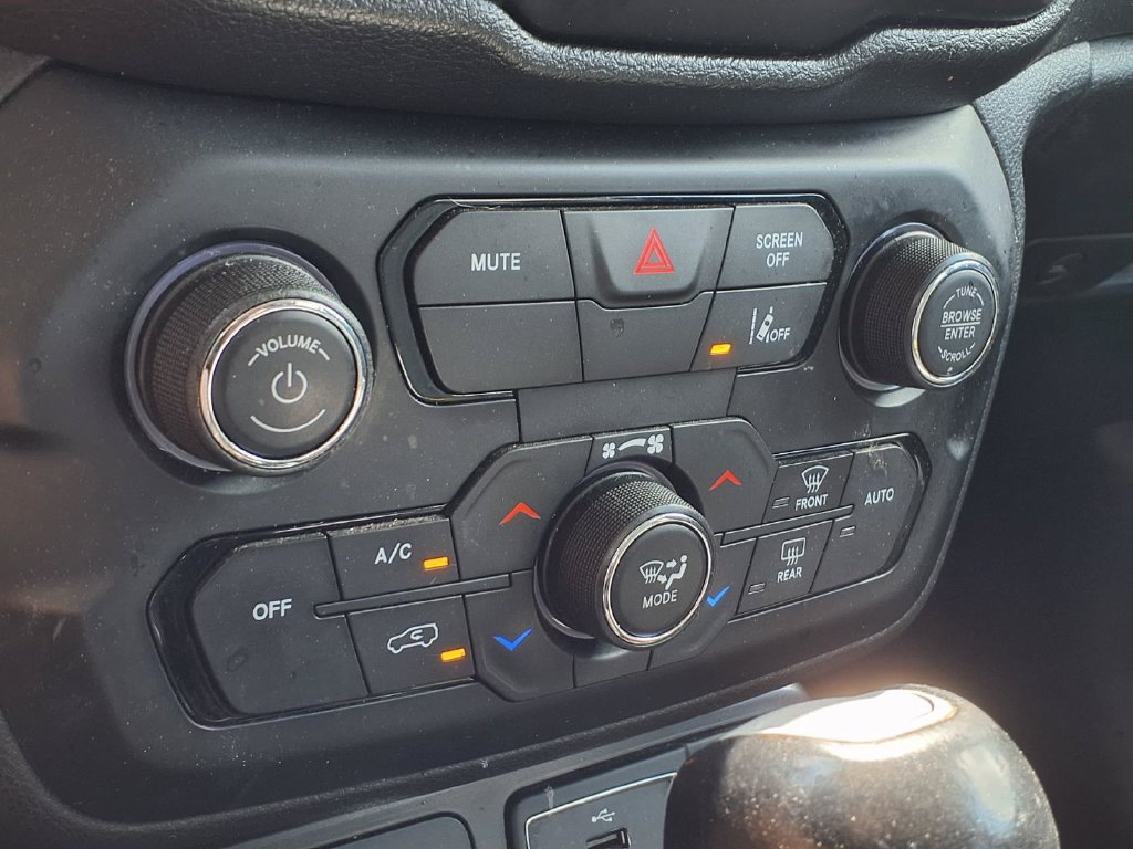 Used 2022 Jeep Renegade Limited AWD/4WD image 27