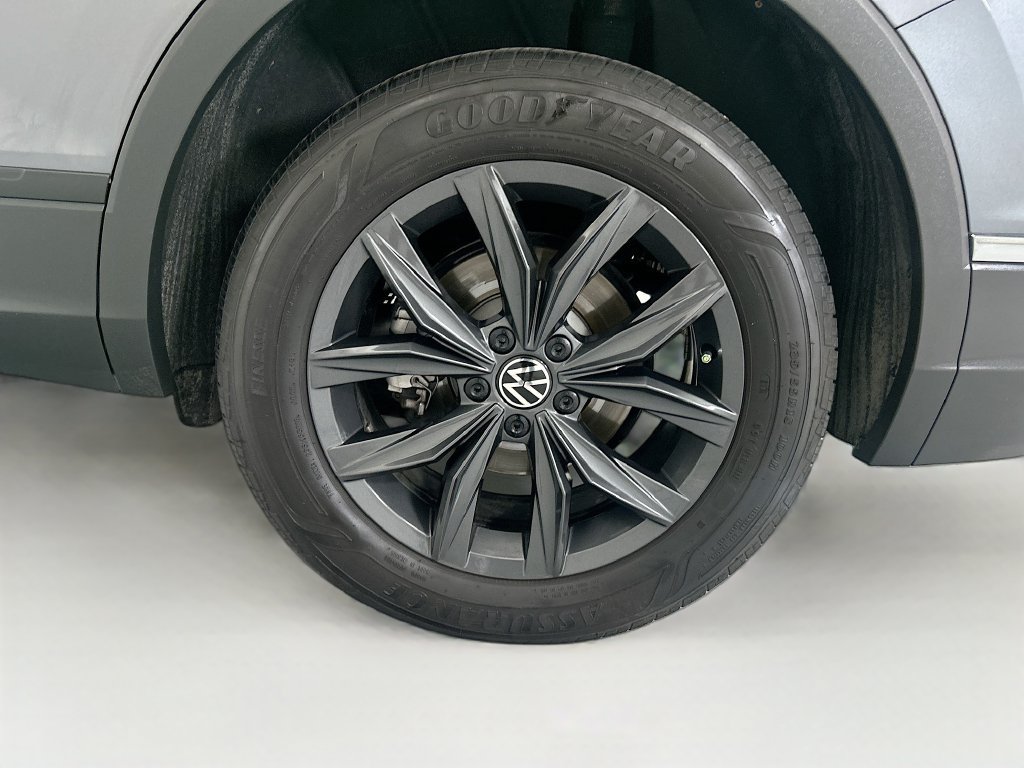 Used 2024 Volkswagen Tiguan SE FWD image 29