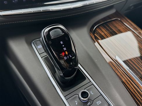 Used 2024 Cadillac Escalade Luxury image 18