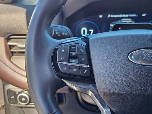 Certified 2025 Ford Explorer Platinum AWD/4WD image 32
