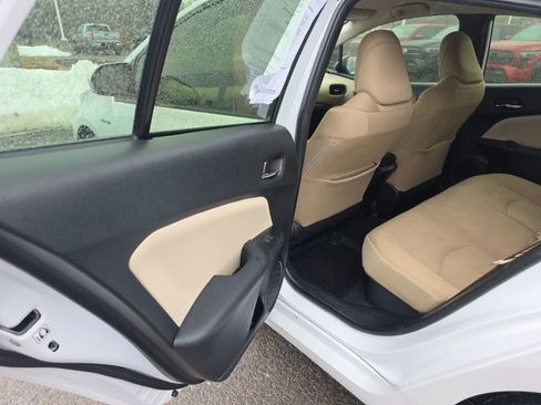 Certified 2022 Toyota Prius LE image 11