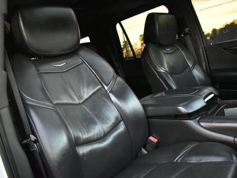Used 2018 Cadillac Escalade Platinum image 28