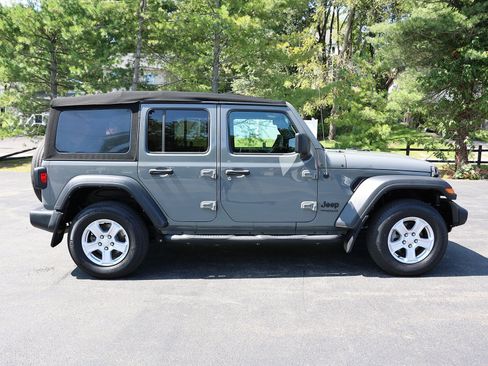 Used 2022 Jeep Wrangler Unlimited Sport image 15