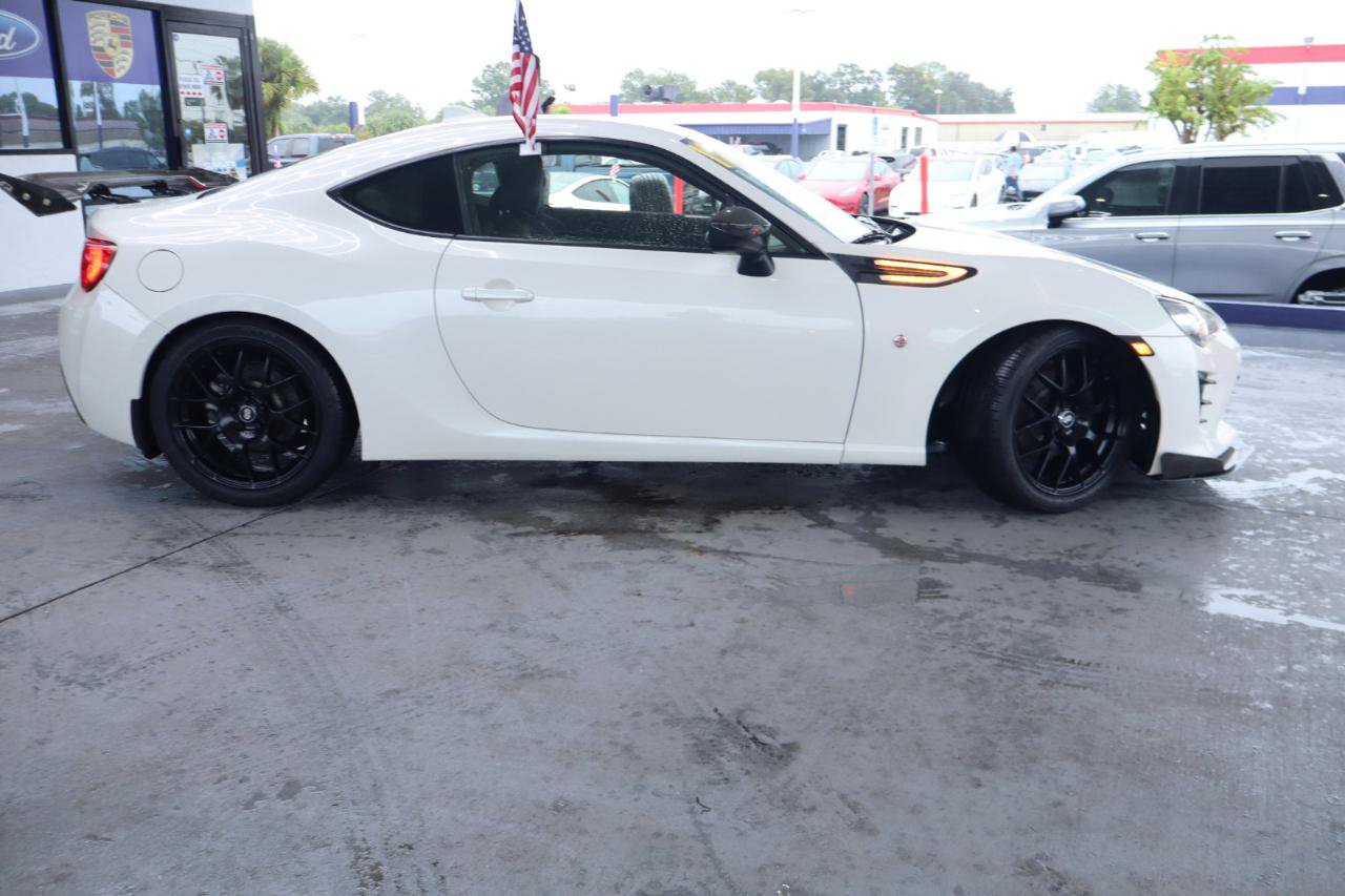 Used 2017 Toyota 86 RWD image 6