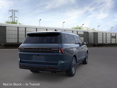 New 2026 Lincoln Navigator L Reserve AWD/4WD image 8