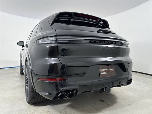 New 2026 Porsche Cayenne GTS image 20