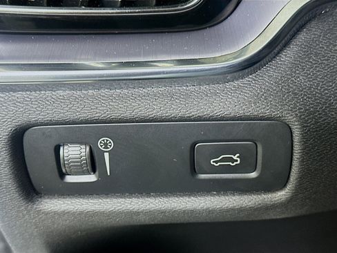 Used 2020 Volvo S60 T5 Momentum image 15