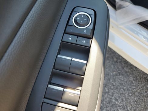 New 2026 Toyota Prius Plug-In Hybrid image 18