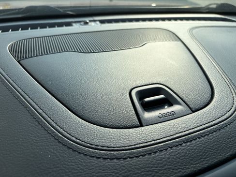 Used 2020 Jeep Cherokee Latitude Plus FWD image 27