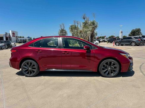 Used 2025 Toyota Corolla SE FWD image 2