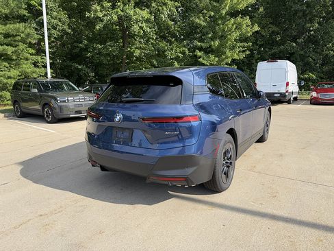 Used 2024 BMW iX xDrive50 w/ Premium Package AWD/4WD image 3