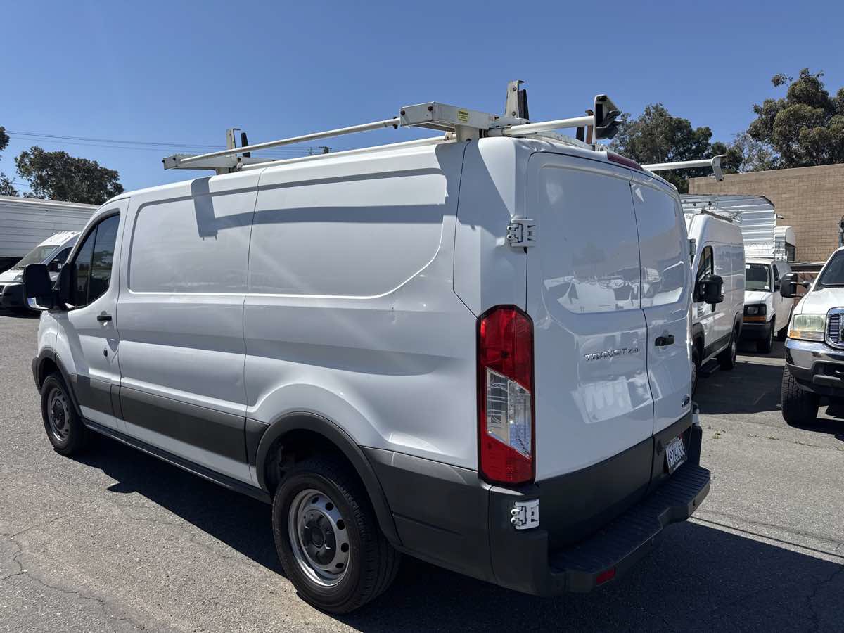 Used 2018 Ford Transit 250 130 Low Roof RWD image 5