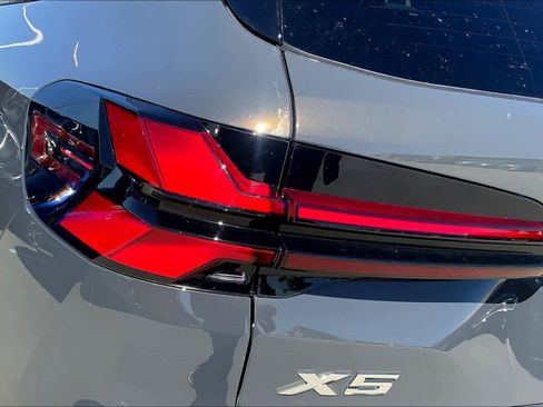 Used 2026 BMW X5 sDrive40i w/ M Sport Package image 14